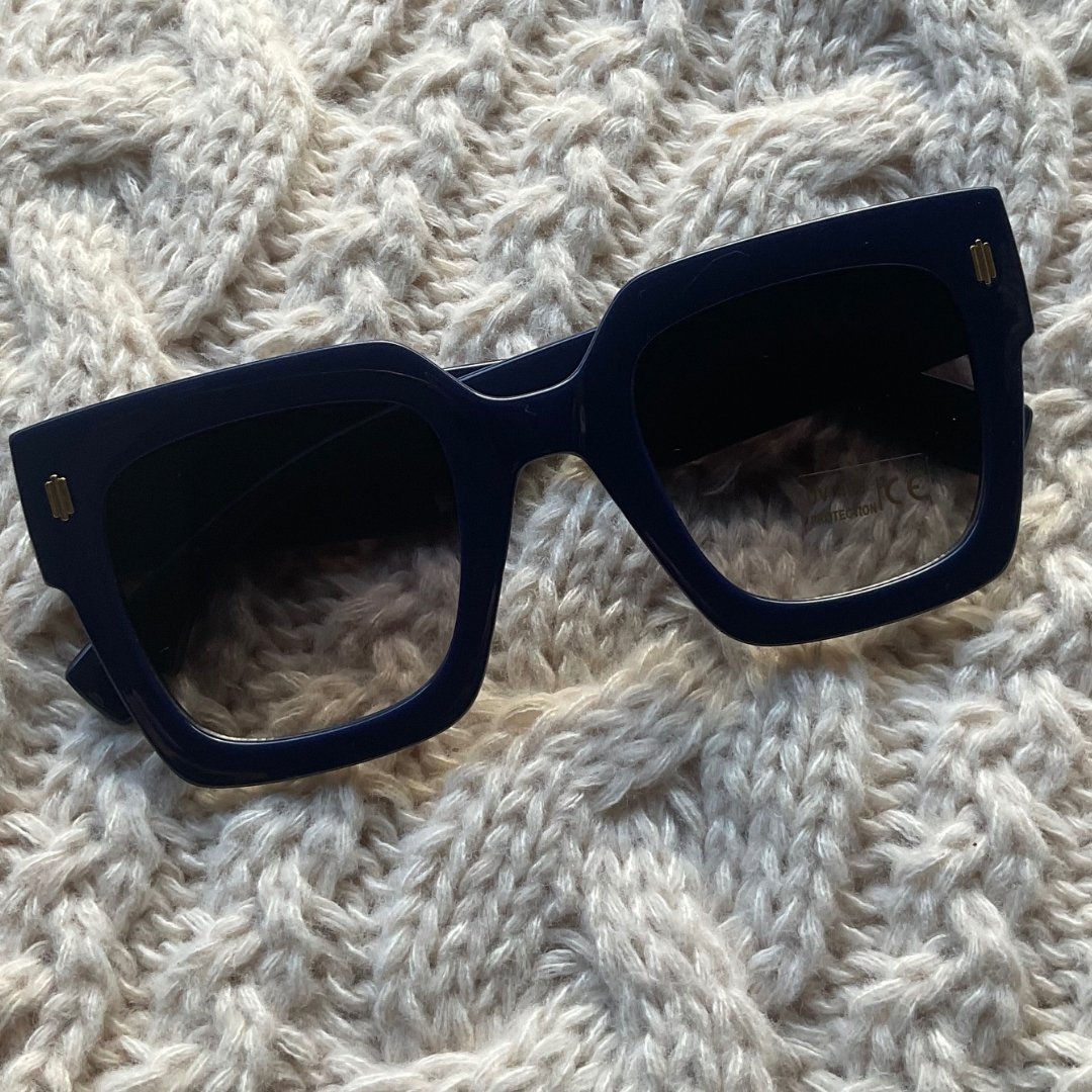 Pamela (Navy) - Oversized Sunglasses - Expressive Cherry