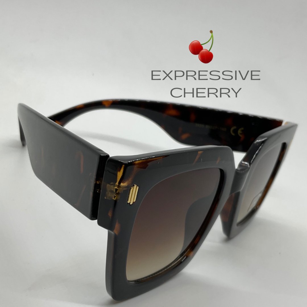 Pamela (Torte) - Oversized Sunglasses - Expressive Cherry