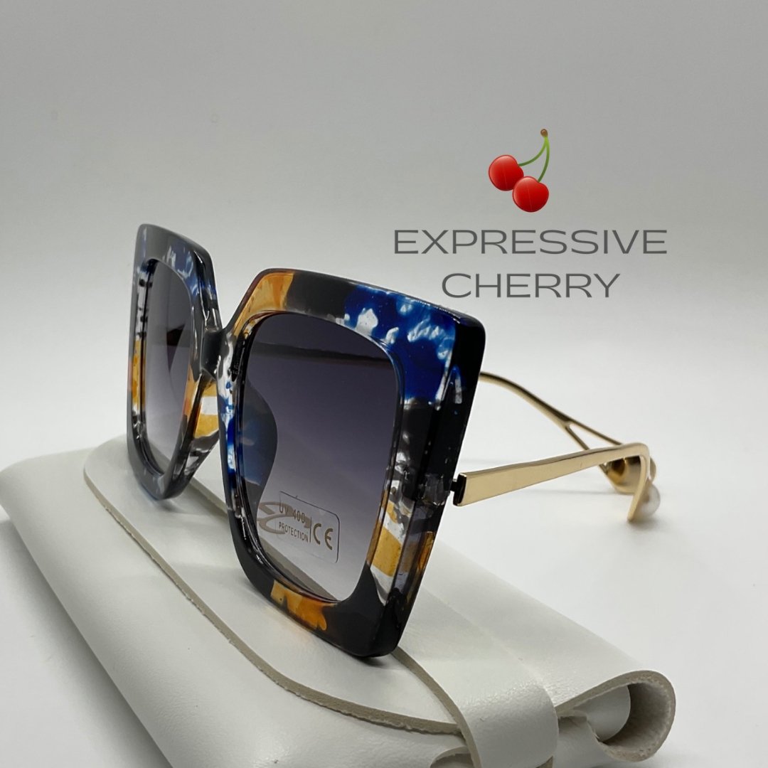 Gigi (Azur) - Oversized sunglasses - Expressive Cherry